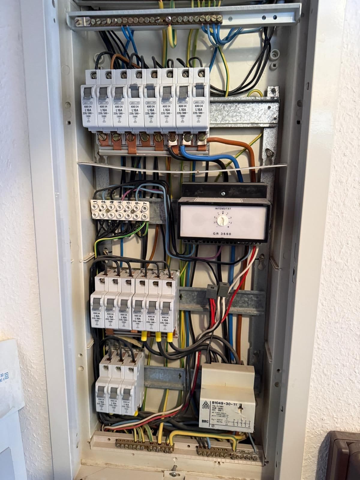 Zählerschrank — Bestand vor Erneuerung — Elektro, NRW · Deutschland · Trust NordBau